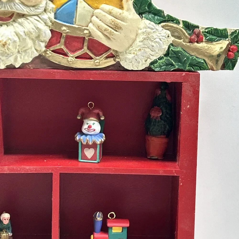 Vintage Enesco Santa Shadowbox Wall‎ Hanger With 20 Tiny Figurines